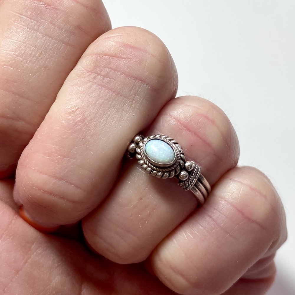 Vinatage White Opal & Sterling Silver Ring